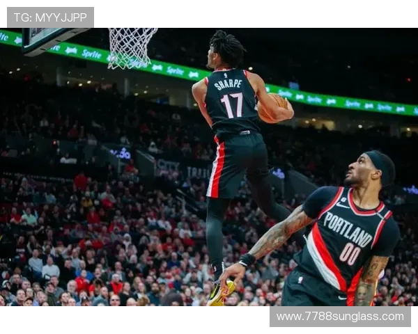 谢登-夏普精彩隔扣照曝光 开拓者与球迷共同见证飞翔瞬间